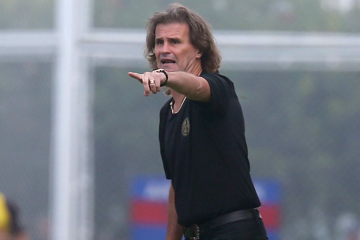 Insúa busca un equipo más ofensivo y no desea que vendan a Gastón Hernández