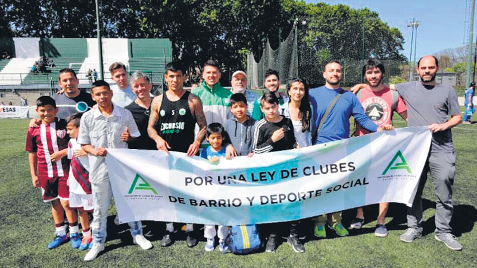 Los clubes de barrio forman parte de una red social integradora.