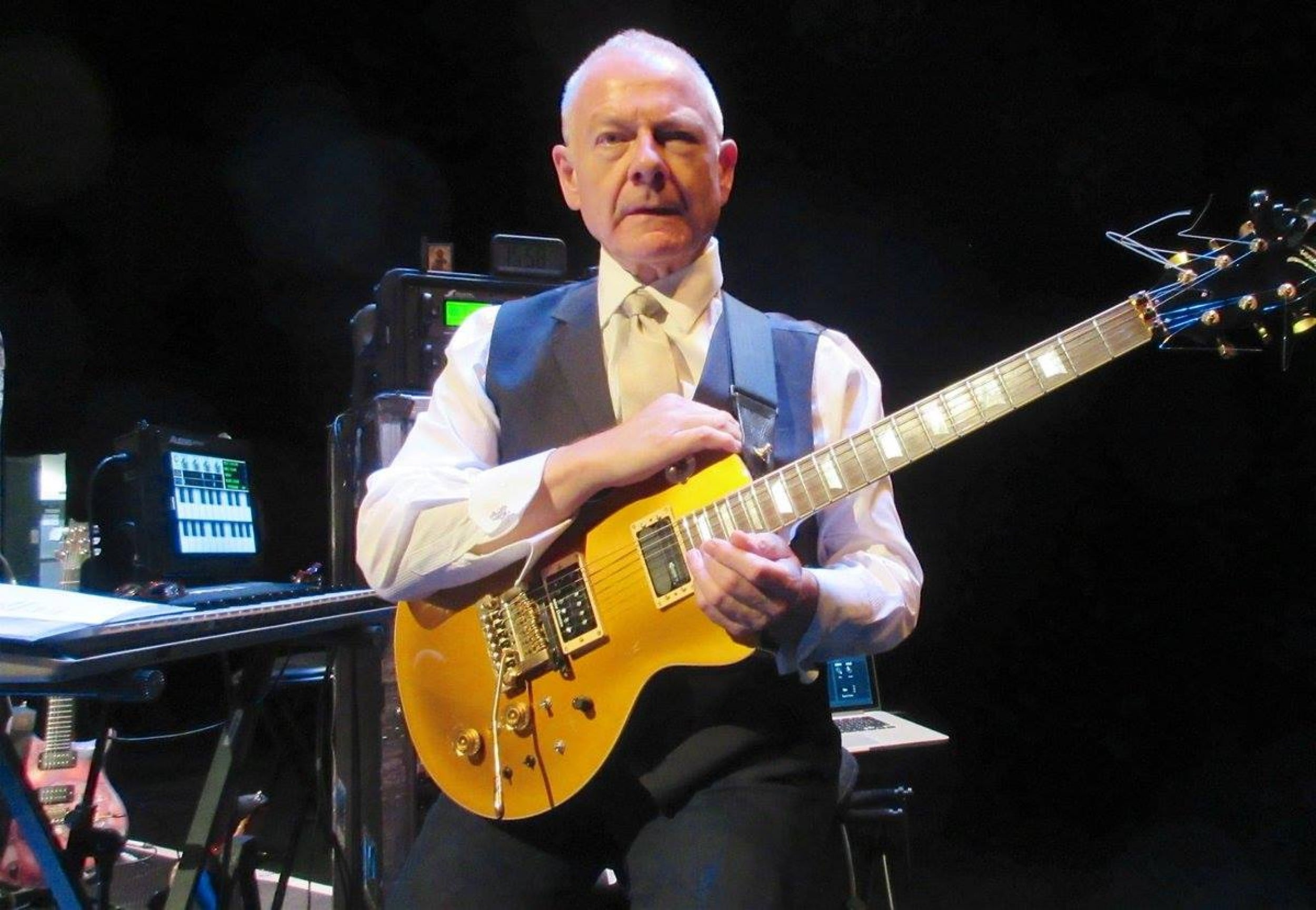 "La música no actúa como una lobotomía, es algo más sutil", dice Fripp.