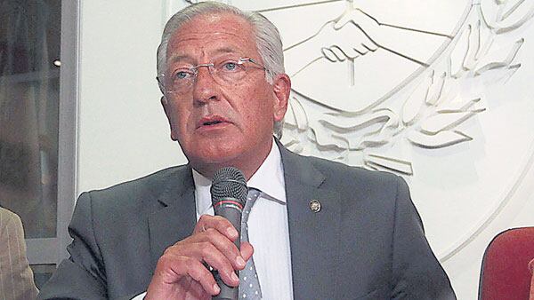 El ex gobernador de Jujuy Eduardo Fellner quedó detenido luego de presentarse ante la Justicia.