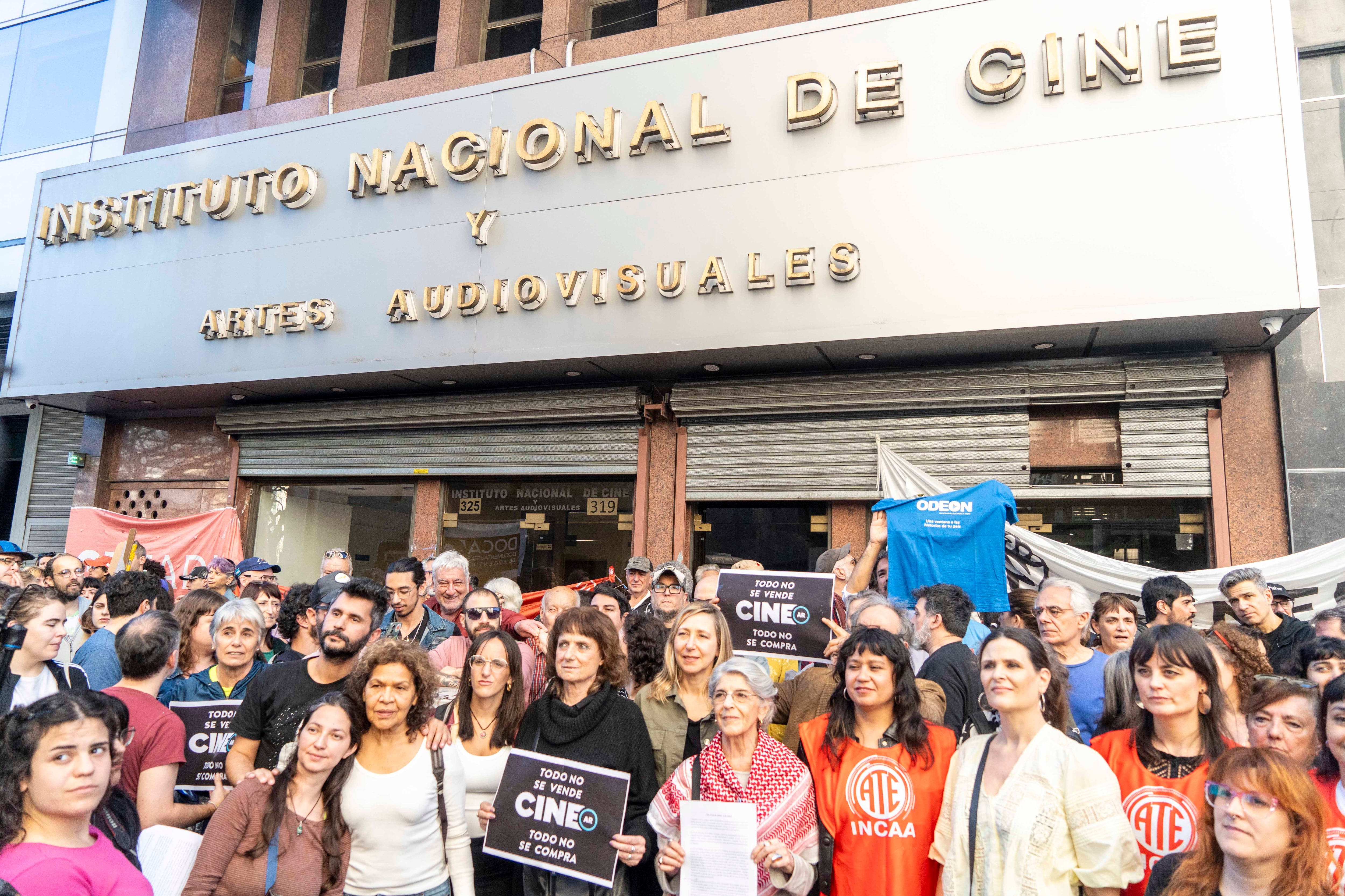 Manifestacion contra el cierre de CineAr frente al Inca-30/09/2025