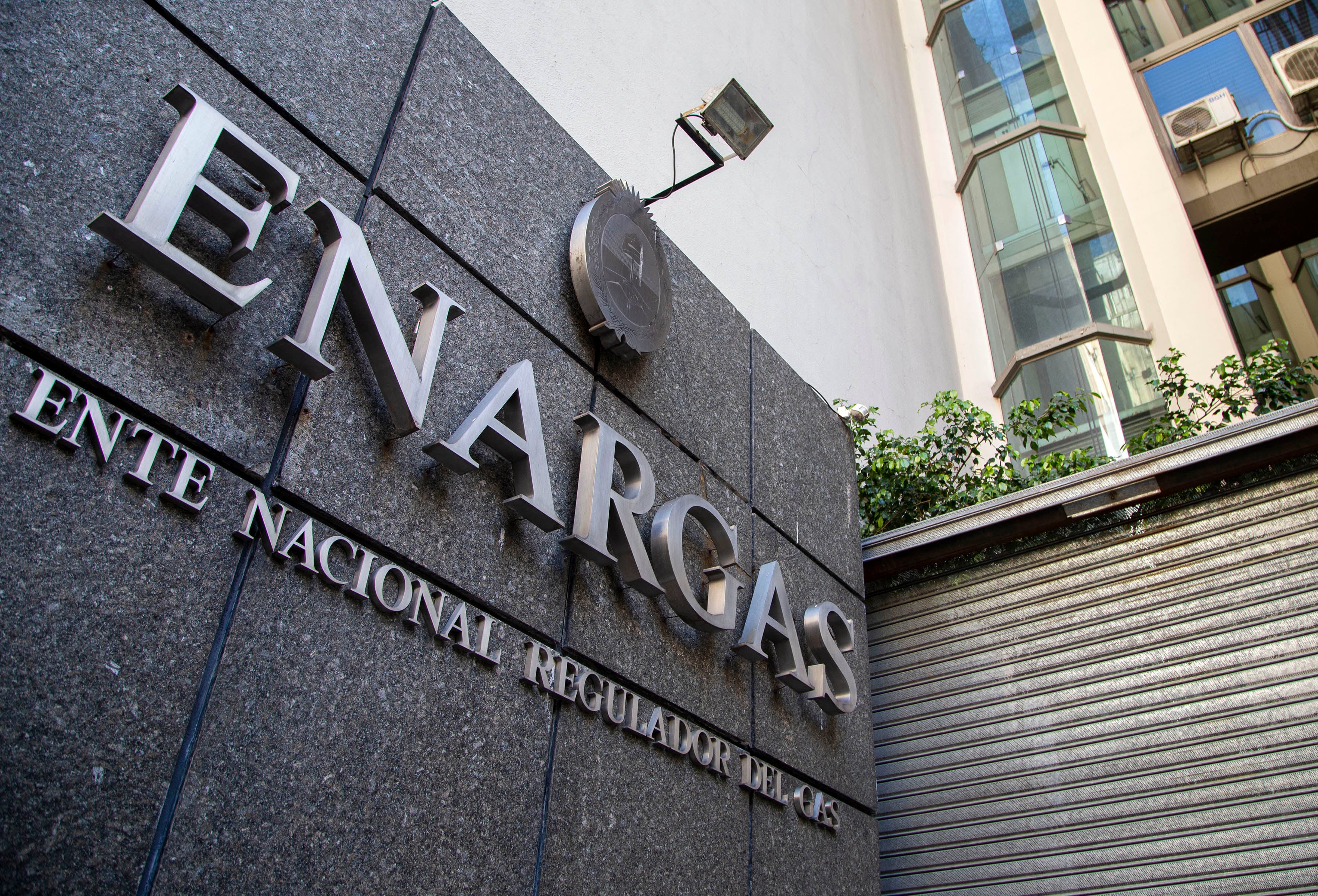 El Enargas aumentó el precio de las obleas habilitantes y cédulas Mercosur para vehículos propulsados a GNC. (Imagen: NA)