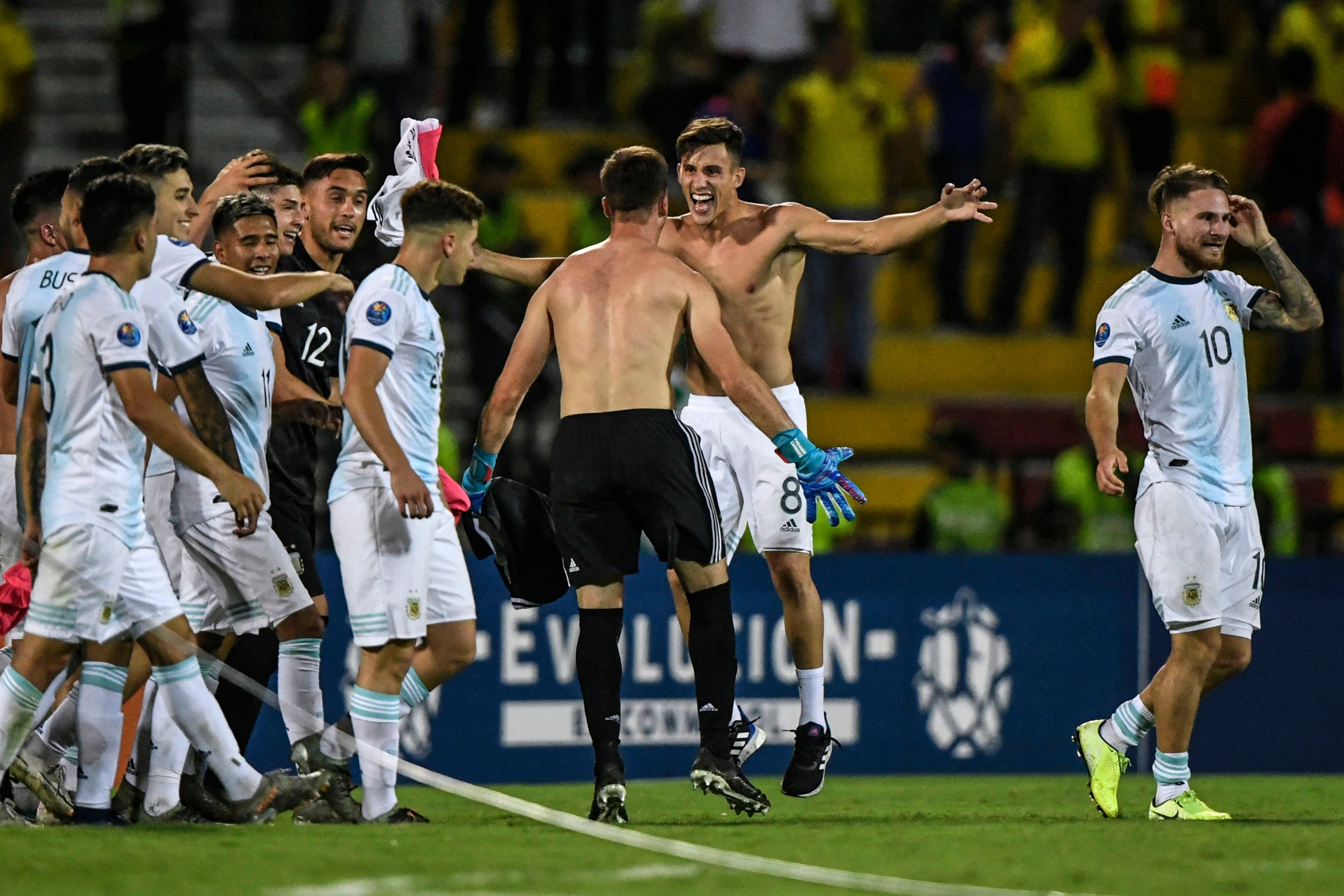 El festejo de la selección sub 23, con el título y el pasaje a Tokio asegurado.