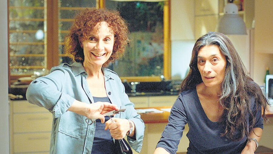 Susana Pampín y Eva Bianco en una escena de Margen de error.