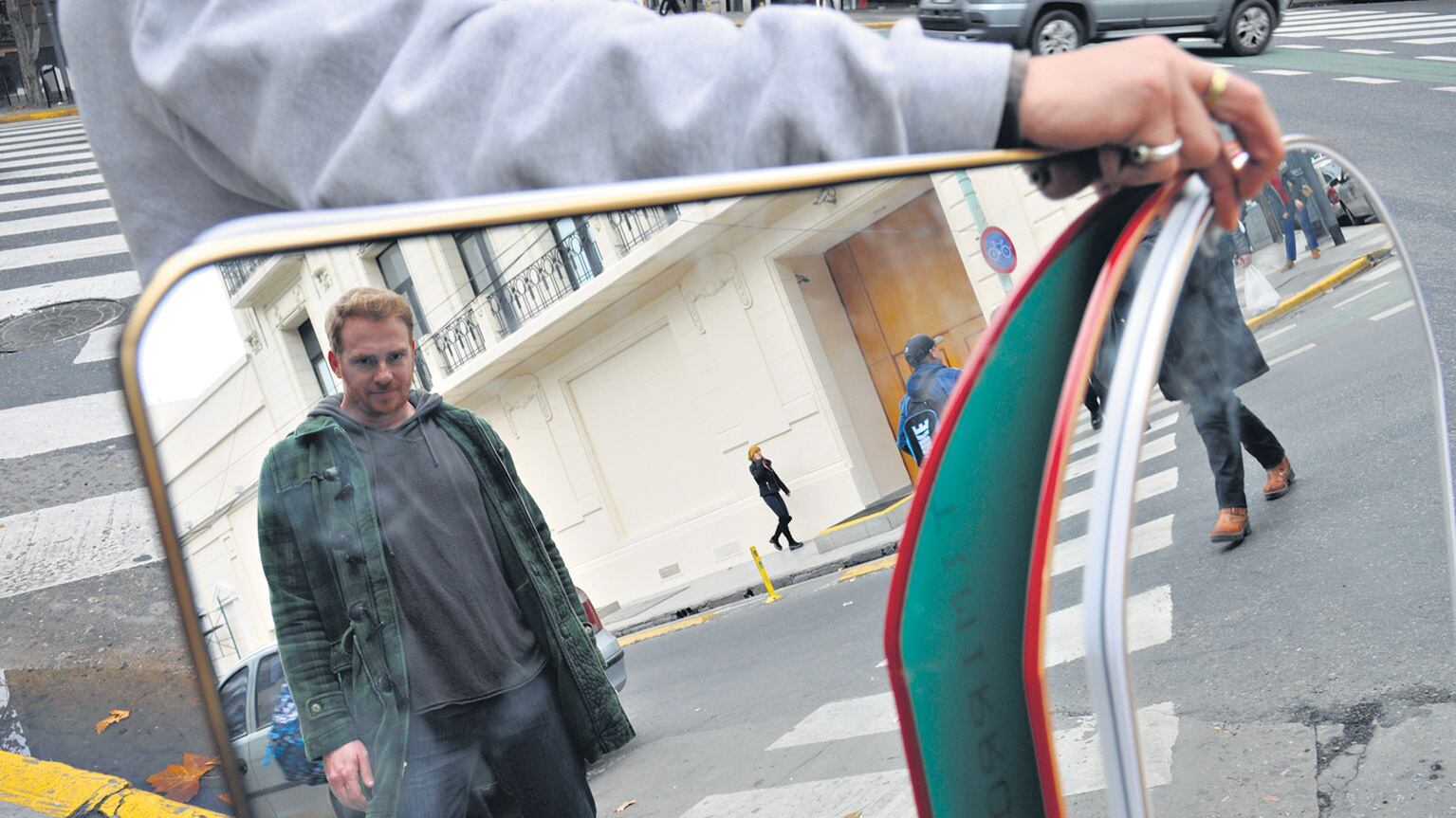 Tolcachir propone “tener fe en algo, persistir, insistir, ser creativo, esperar, atravesar el miedo”.