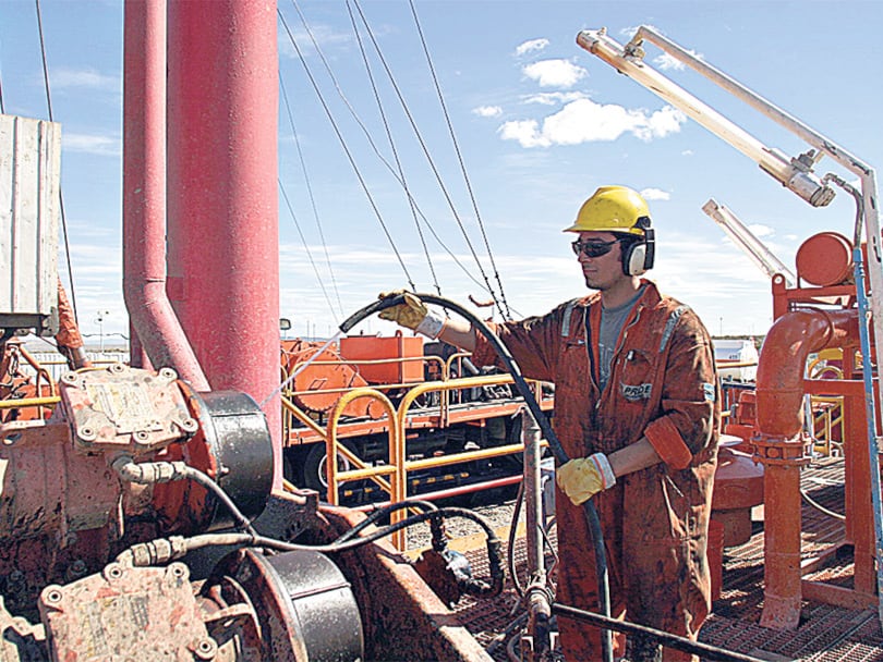 YPF mantendrá en operaciones en la cuenca neuquina sólo 57 equipos, tras desactivar otros 33.