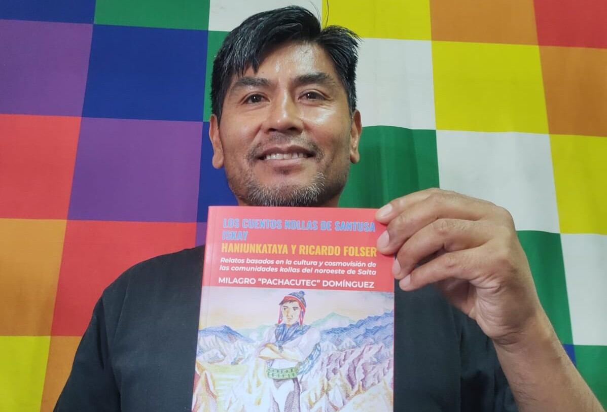 Milagro junto a su segundo libro