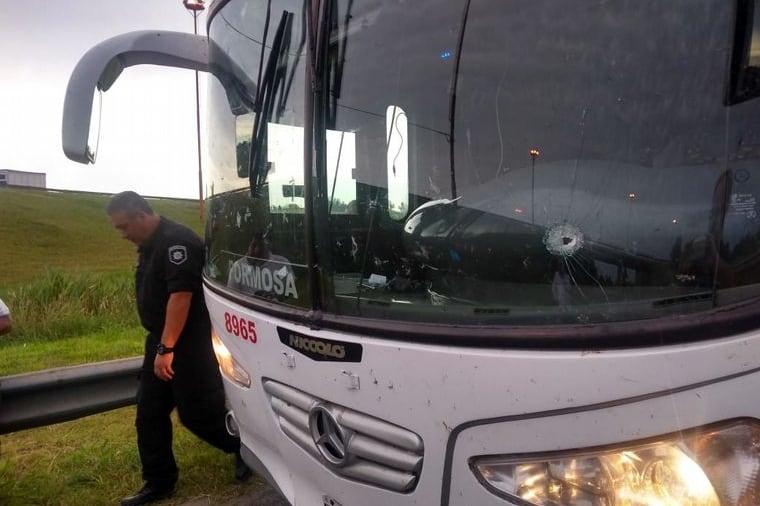 Uno de los micros baleados no llevaba a hinchas de Unión e iba a Formosa.