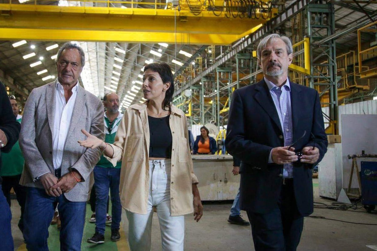 Mayra Mendoza y Daniel Scioli en Secin S.A.