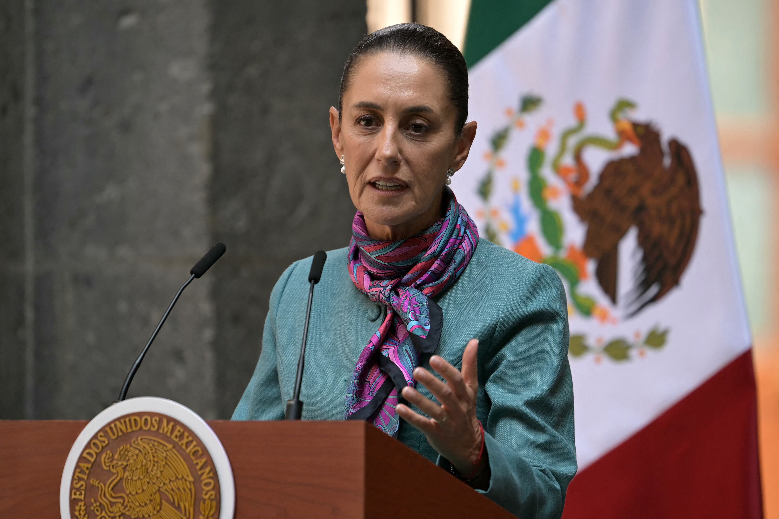 Sheinbaum le habla a empresarios en Ciudad de México.