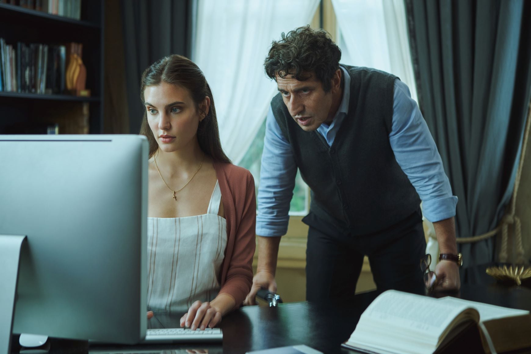 Macarena Achaga y Diego Peretti en una escena de "La ira de dios".