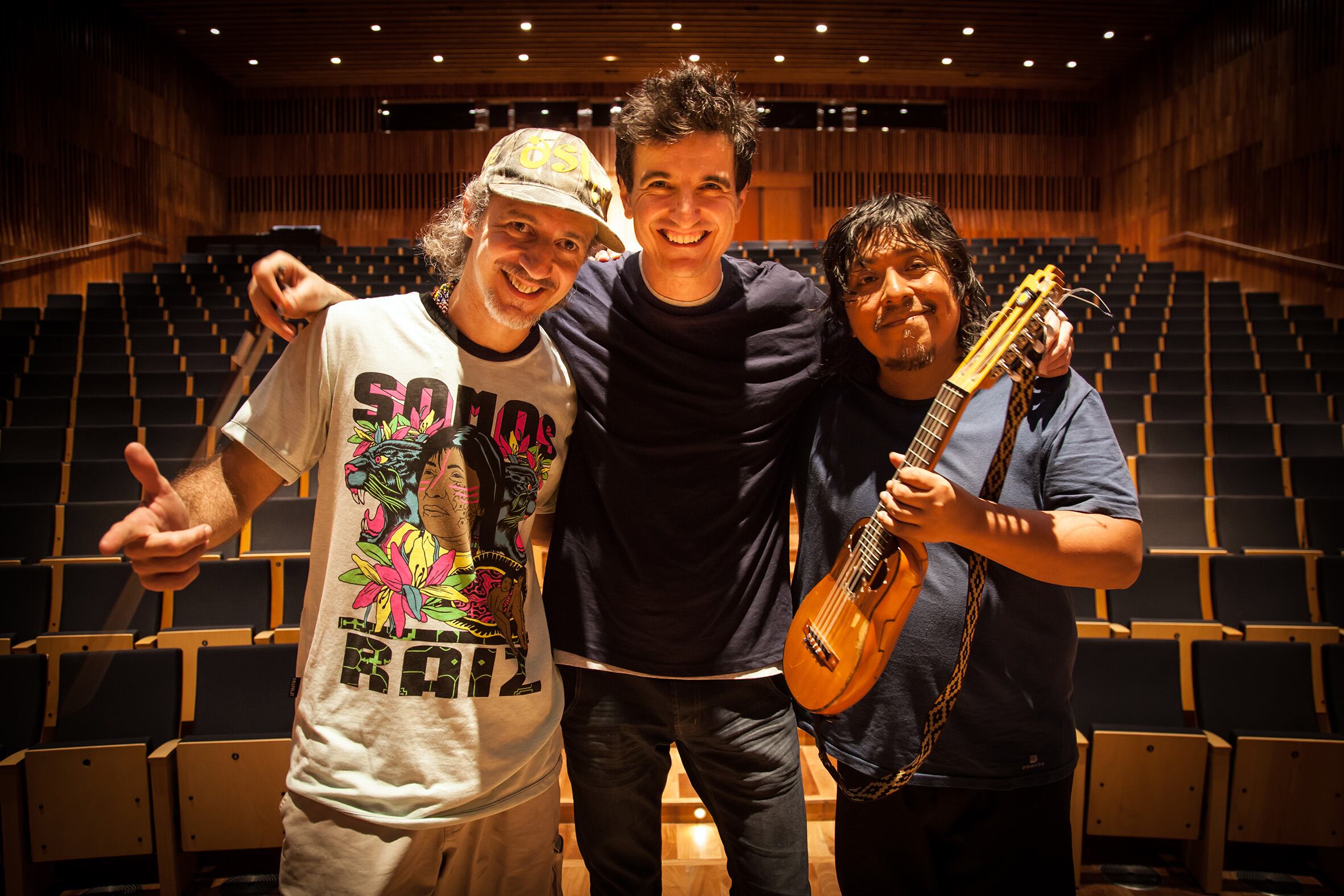 Sargento García, Yann-Gäel Poncet y el charanguista mendocino Oscar Miranda.