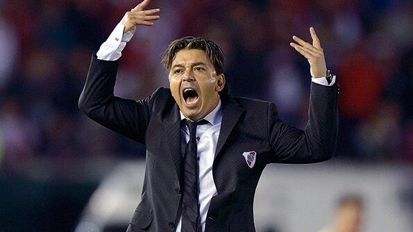 Marcelo Gallardo no cumplió una sanción que le impuso la Conmebol y la polémica se desató con fuerza en las últimas horas. El técnico habla hoy.