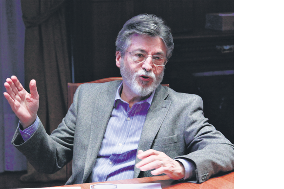 Los impuestos relacionados al consumo le ganan a la inflación, afirmó Abad.