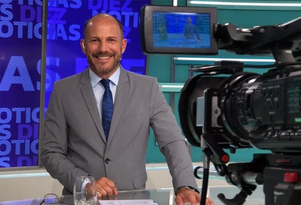 Emiliano Gatti, conductor de Canal 10 de Río Negro. (Foto: Télam)