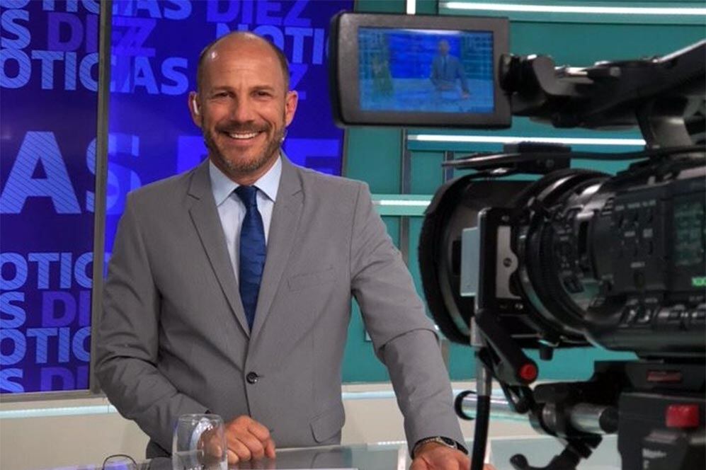 Emiliano Gatti, conductor de Canal 10 de Río Negro. (Foto: Télam)