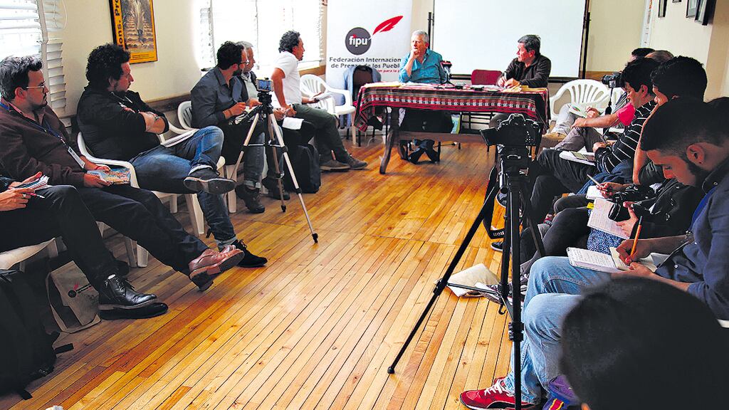 Pablo Beltrán, número dos del ELN, dio precisiones a la prensa sobre las negociaciones.