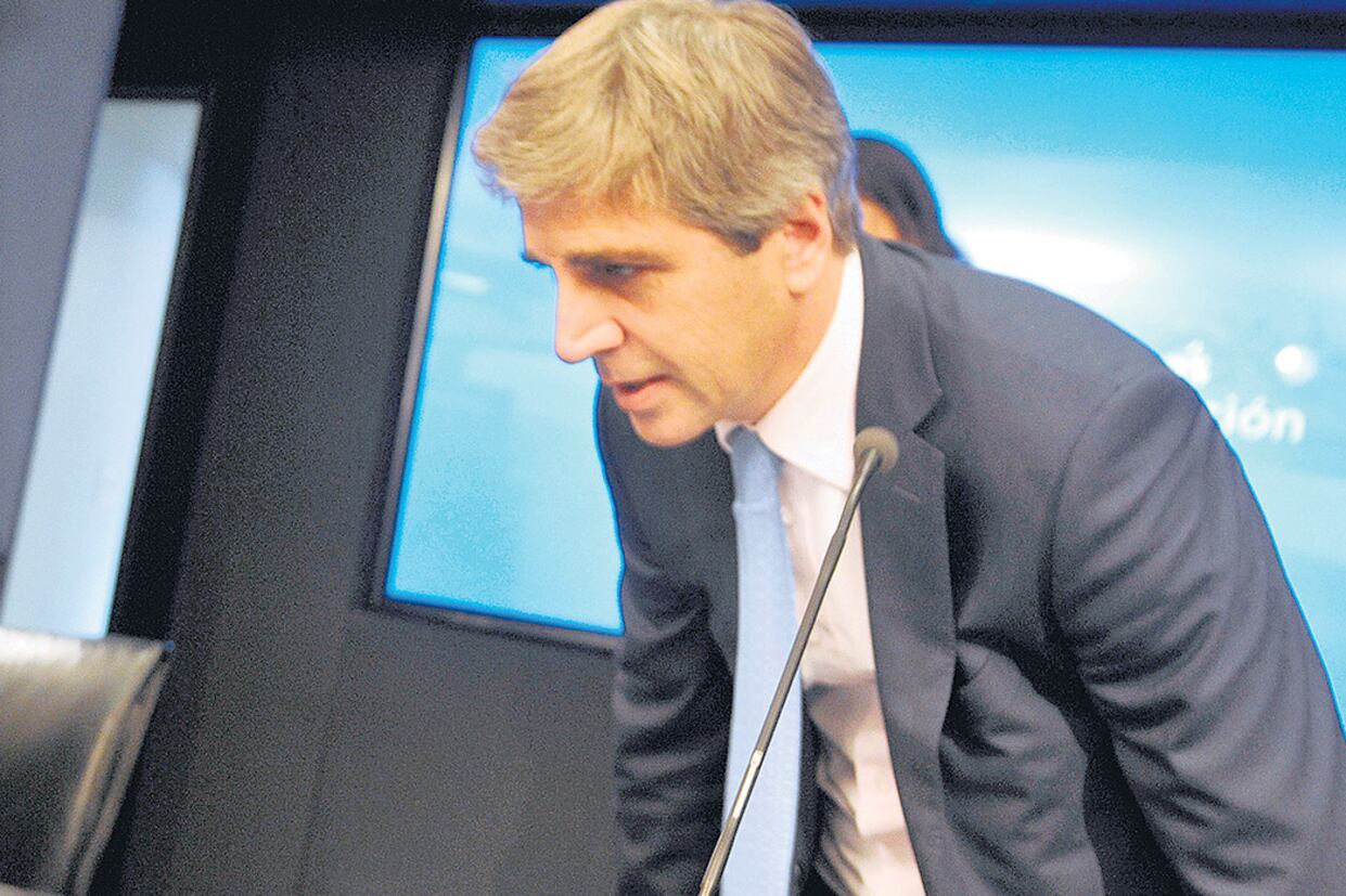 Luis Caputo, ministro de Finanzas. Apura el programa de endeudamiento en previsión de un año complicado.