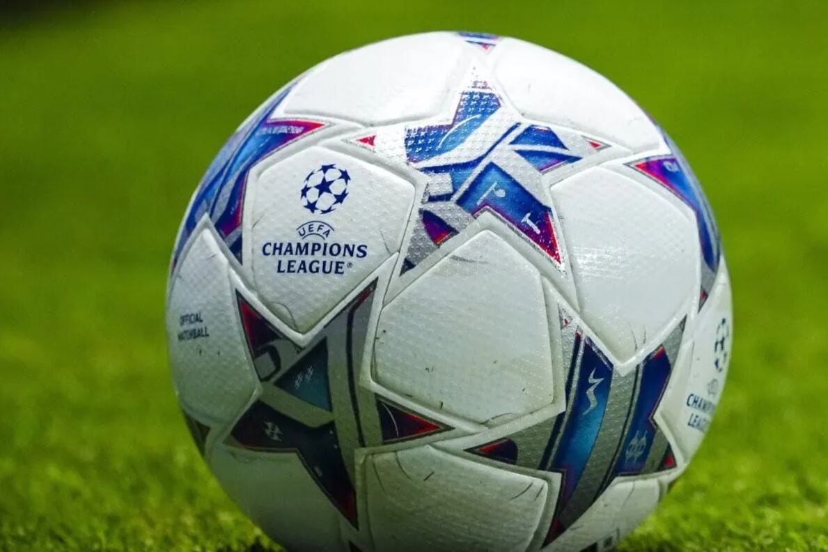 Pelota de la Champions League 2024/25.