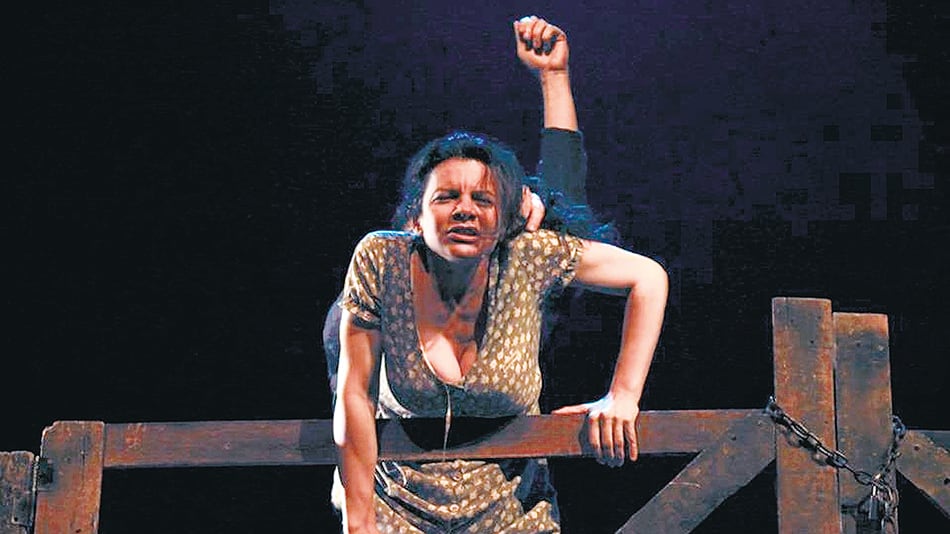 La pose, de Marina Carrasco, versión de Un tranvía llamado Deseo.