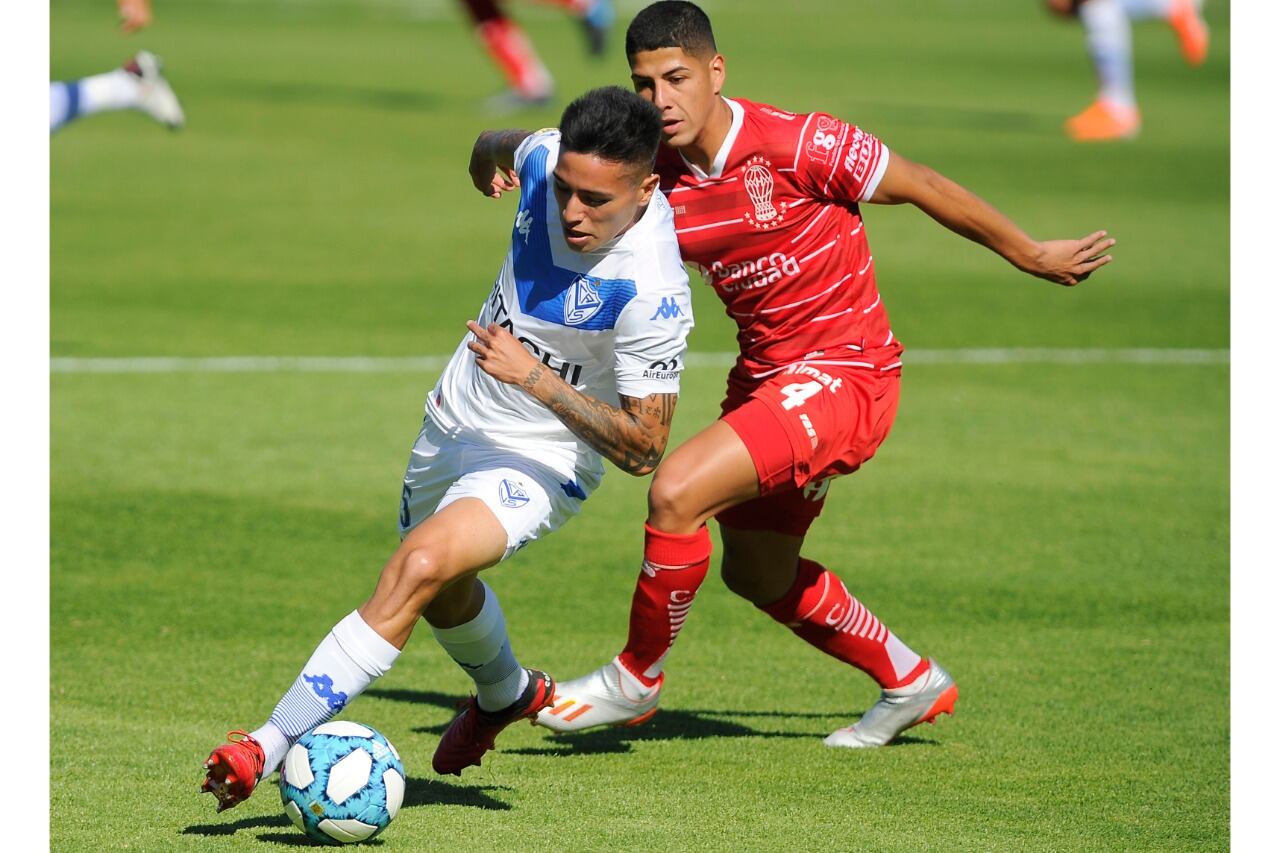 A pesar de jugar con suplentes, Vélez fue más que Huracán.