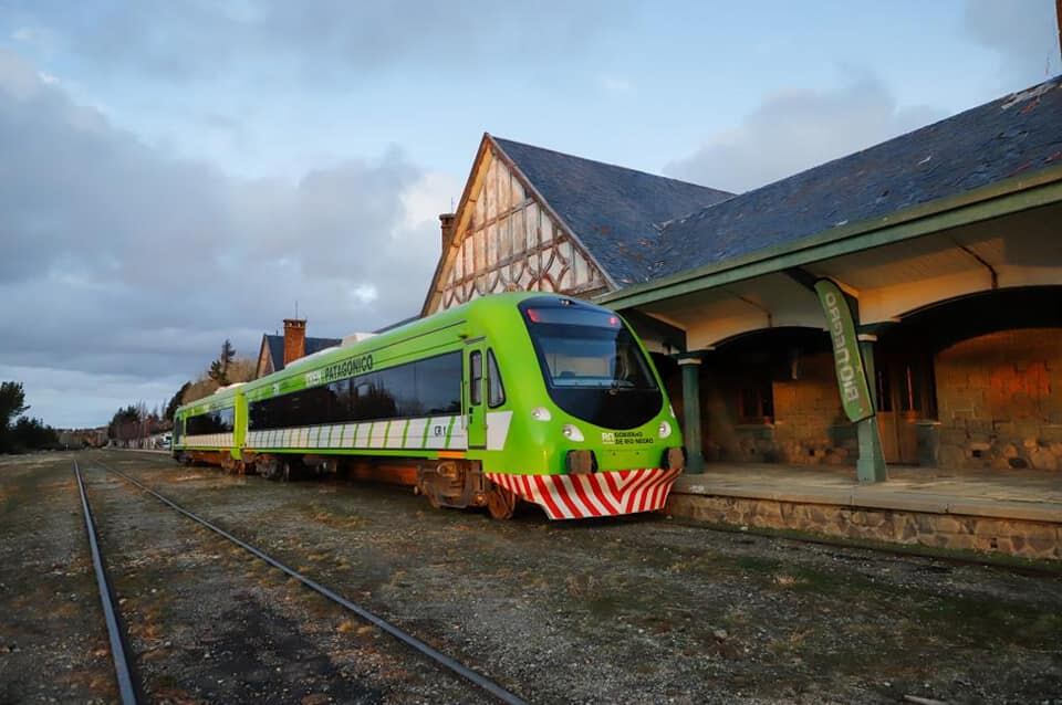 El viaje se realizará los miércoles y jueves, partiendo de la Estación Ferrocarril Bariloche a las 18.15 y llegando a la Estación Perito Moreno a las 19.06. Foto: Gobierno de Río Negro