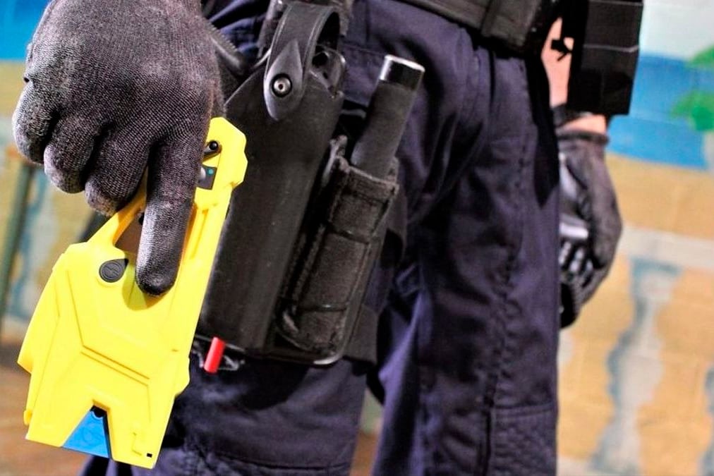 La denuncia original que terminó con la muerte de otra víctima de las Taser la realizó un amigo del hombre fallecido.