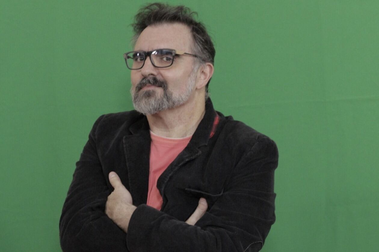 Sala publica semanalmente "Bife Angosto" en el Suplemento NO.