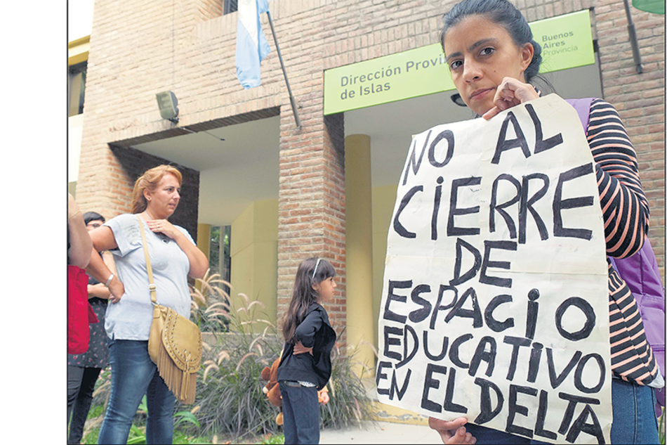 La protesta se realizó en la puerta de la Dirección Provincial de Islas, en San Fernando.
