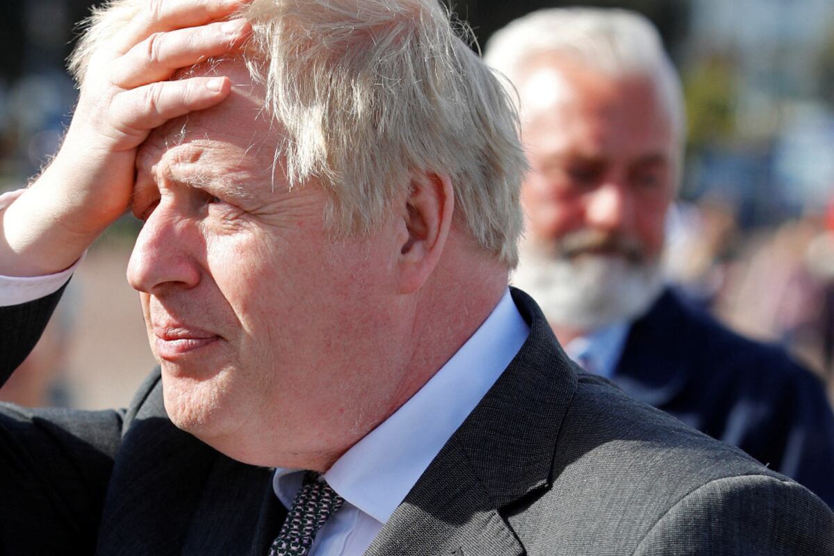 Boris Johnson mantuvo una reunión con su ministro de Salud Sajid Javid, quien el sábado anunció haber dado positivo por covid.