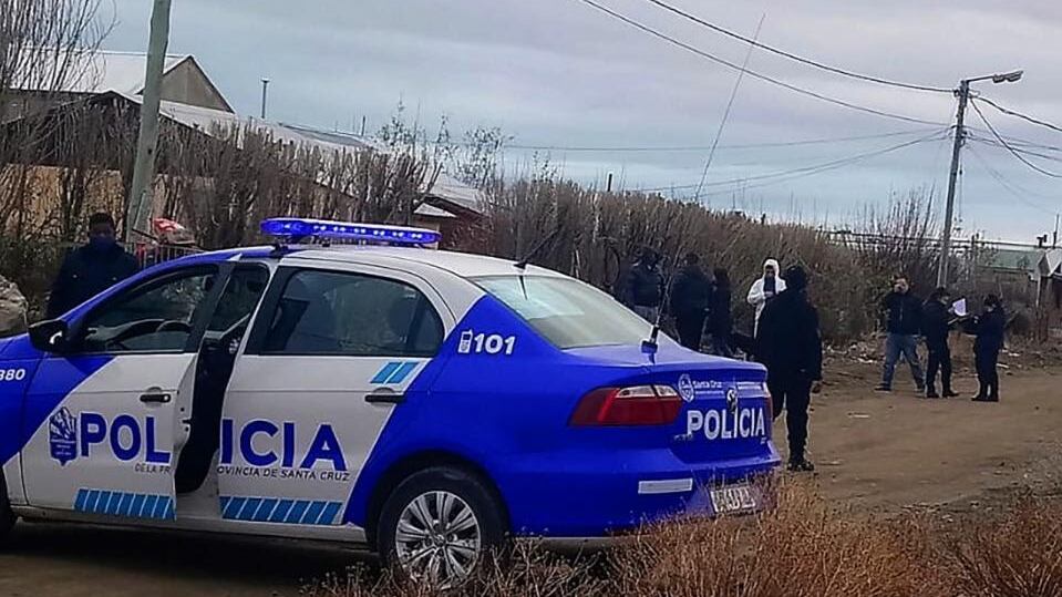 Policía del El Calafate en el lugar del crimen