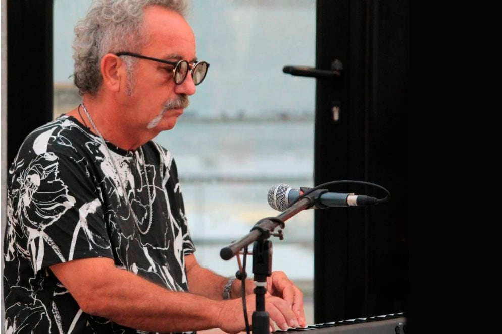 Gustavo Villegas, pianista de Memphis La Blusera en los inicios de la banda, murió a los 65 años.