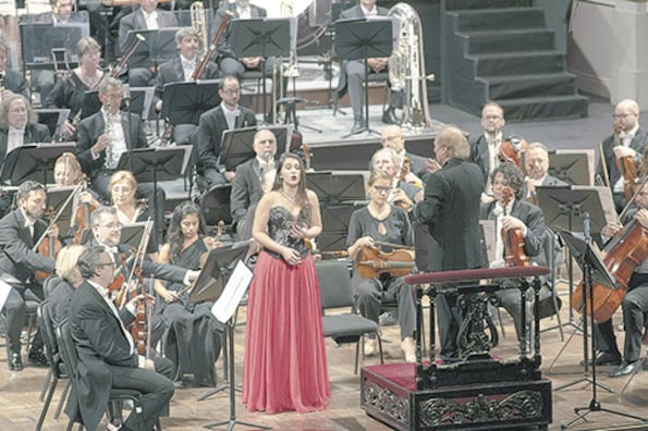 La soprano Jaquelina Livieri, en la obra de Borodin, cantó su parte con sensualidad y belleza.