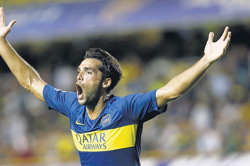 Mas festeja el primero de Boca, que llegó tras un gran cabezazo del lateral izquierdo.