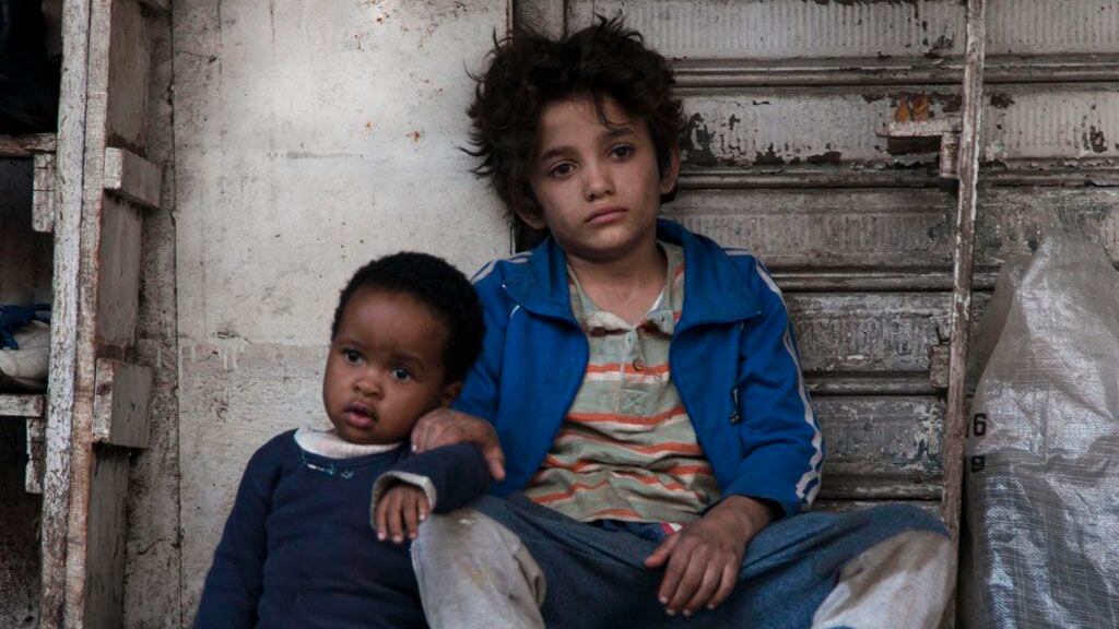 Zain trabaja más que sus padres para mantener una familia que comparte con cinco hermanas menores.