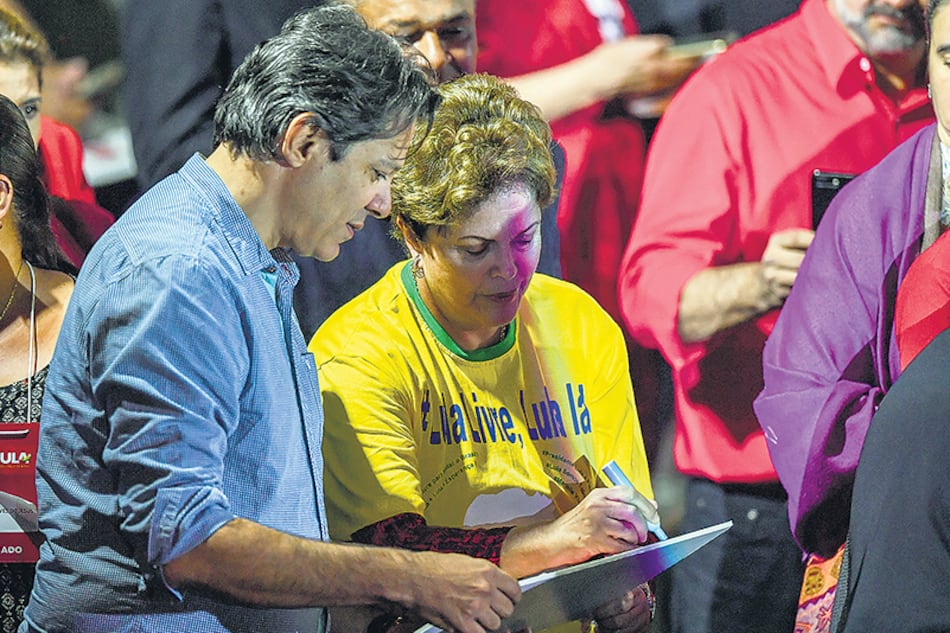 Haddad y Rousseff en el acto del sábado, en el que se anunció formalmente la candidatura de Lula.