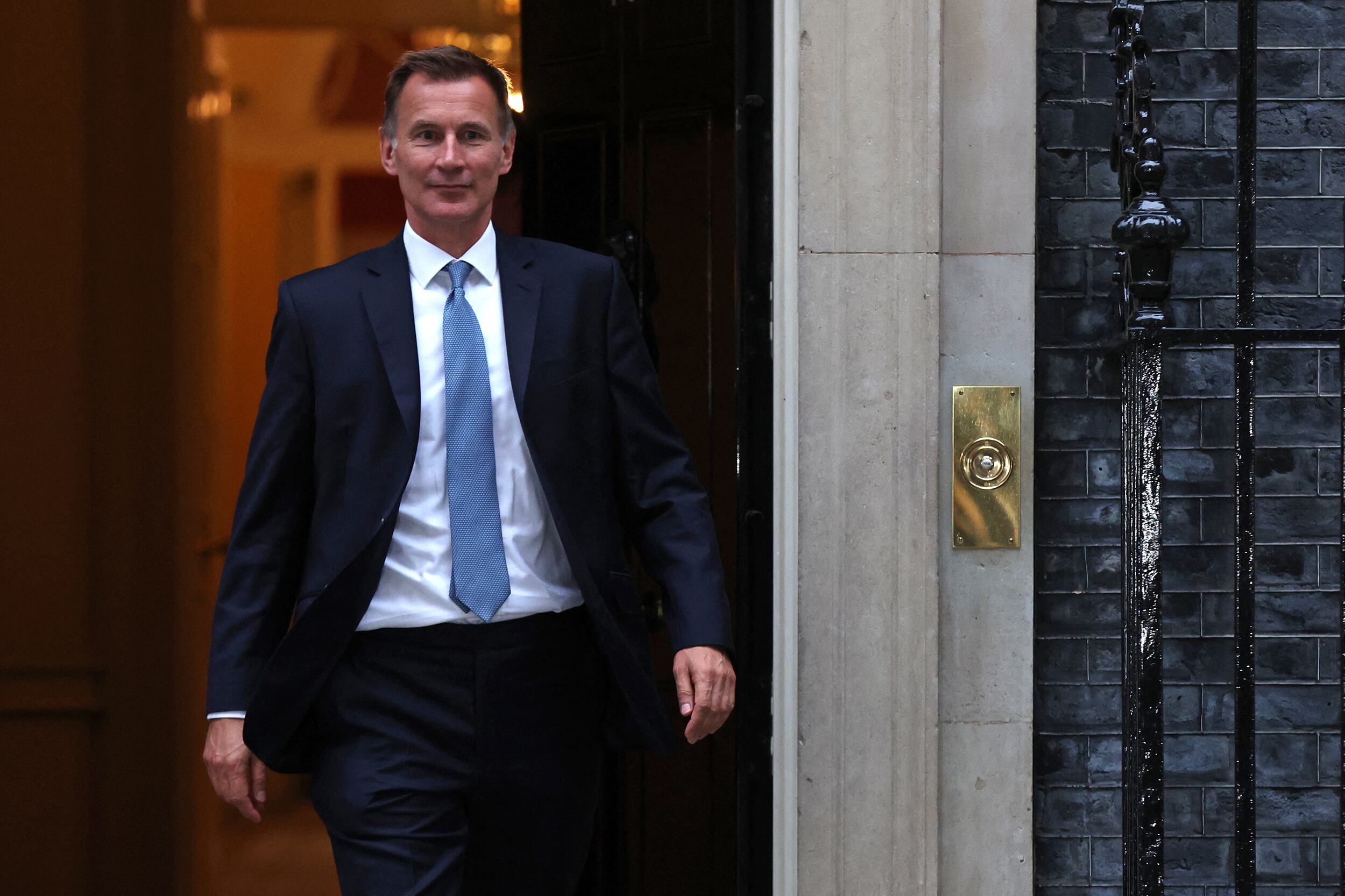 “Vamos a cancelar casi todas las medidas impositivas anunciadas", dijo el ministro británico de Finanzas, Jeremy Hunt.