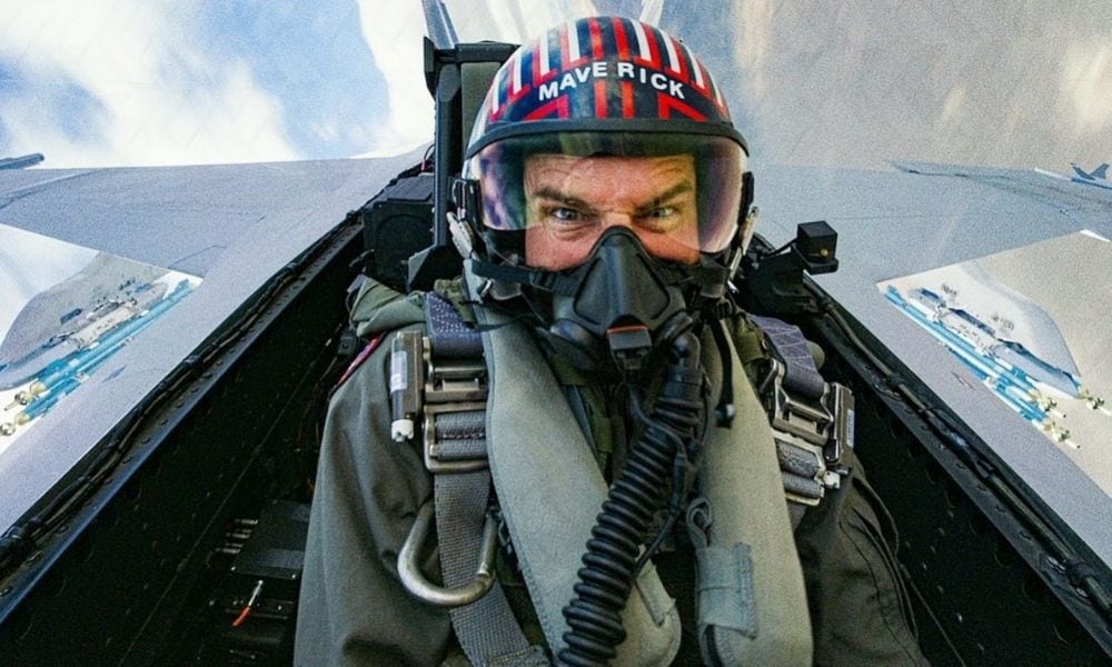Tom Cruise vuelve a asumir el papel de Pete "Maverick" Mitchell.