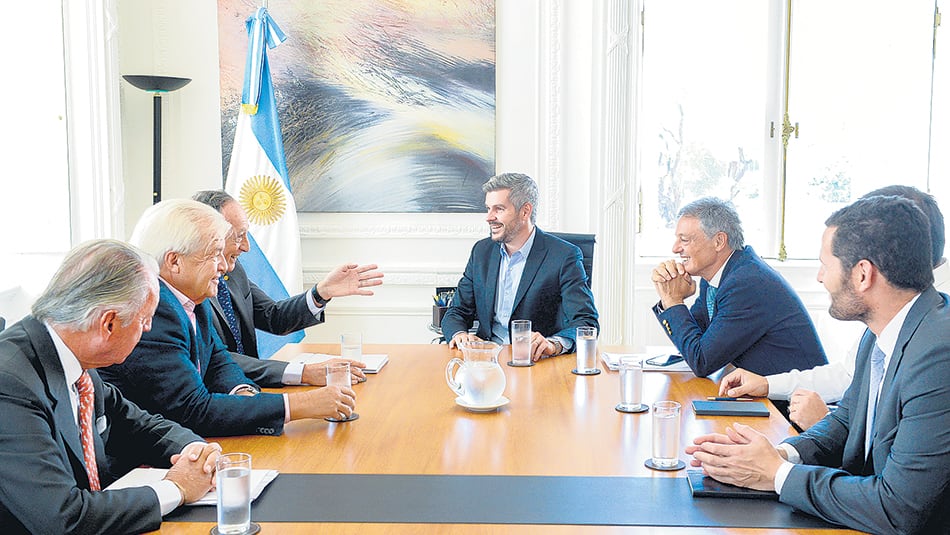 El jefe de Gabinete, Marcos Peña, encabezó la reunión en Casa Rosada con las máximas autoridades de la Unión Industrial.