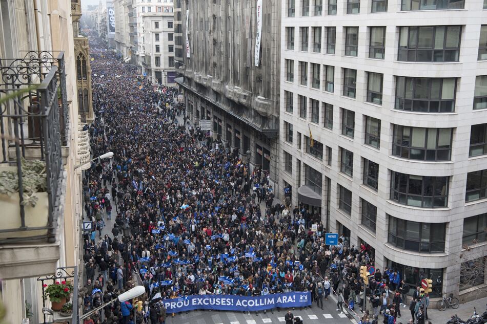 La manifestación terminó a orillas del Mediterráneo.
