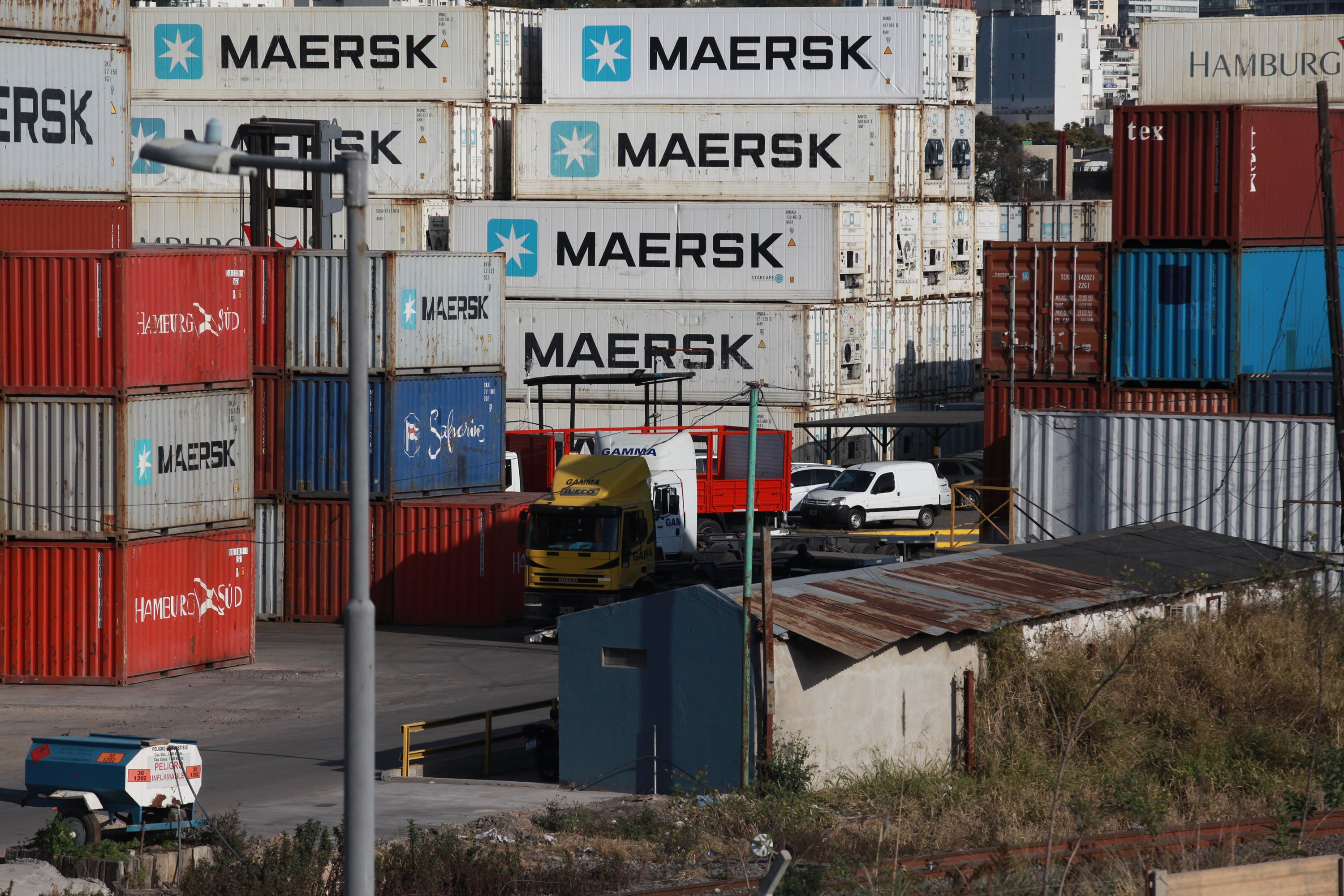 Suben 15 por ciento las ventas al exterior, caen 30 por ciento las compras