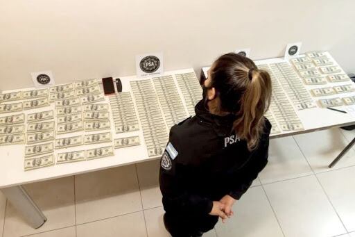 El hecho fue descubierto cuando la mujer intentaba abordar en Corrientes un vuelo de Flybondi.