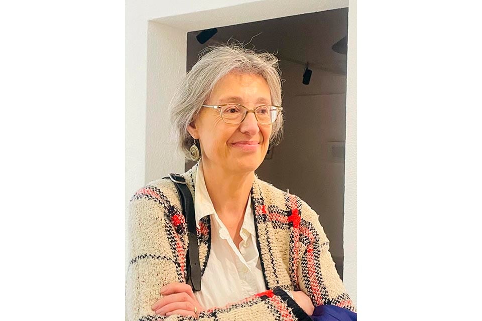 Marta López Luaces nació en A Coruña, en 1964. 