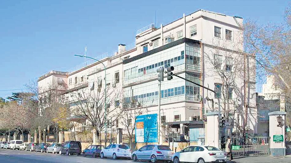 El director del Lanari, Norberto Lafos, tiene restricción de acercamiento pero sigue en el cargo.