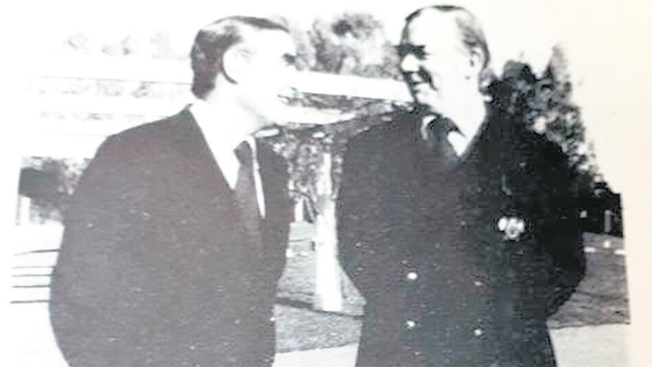 Emilio Eduardo Massera y Carlos Alberto Lacoste, los marinos que se adueñaron del fútbol argentino.