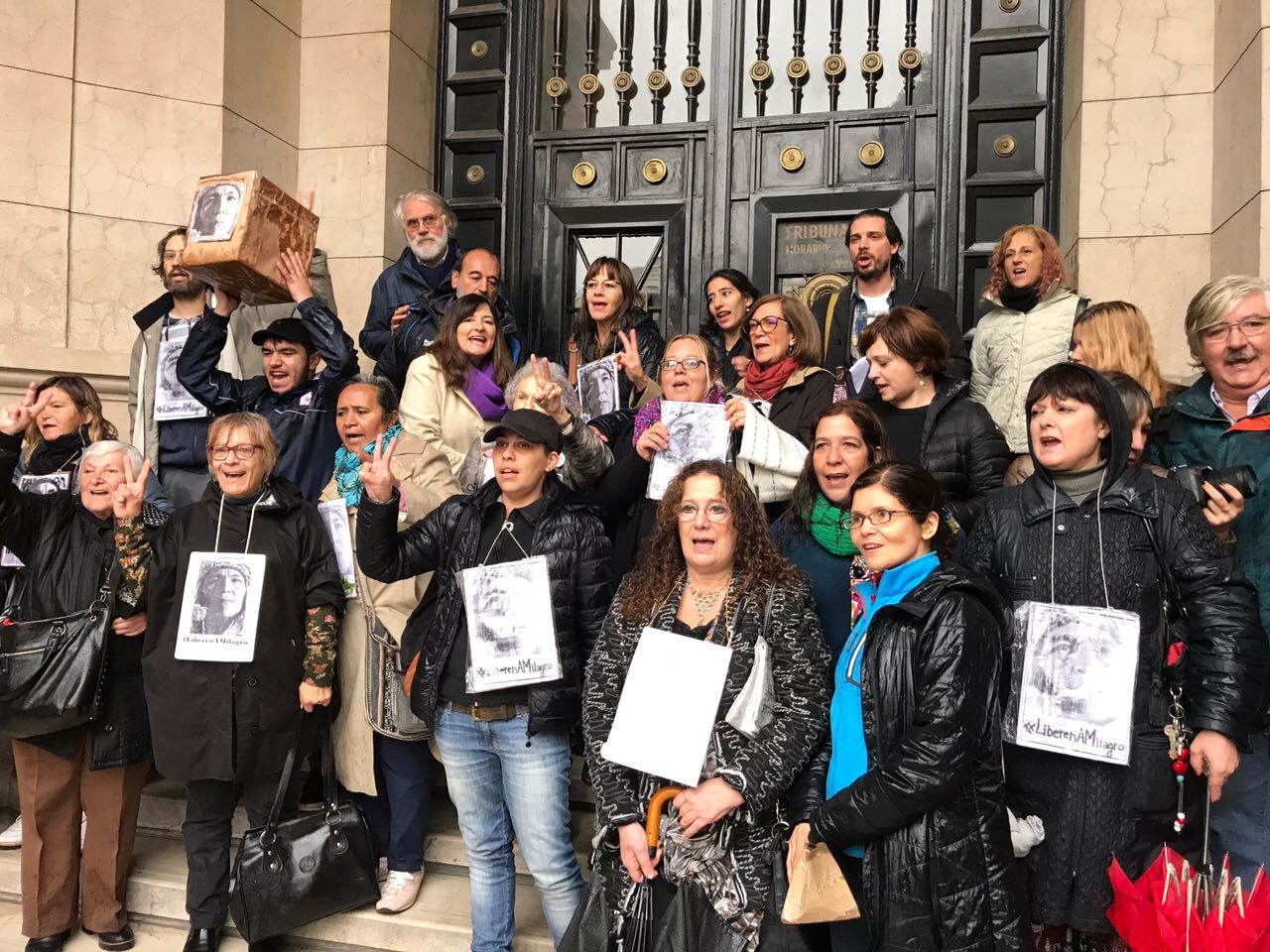 Las cartas fueron entregadas por integrantes del Comité por la Libertad de Milagro Sala.