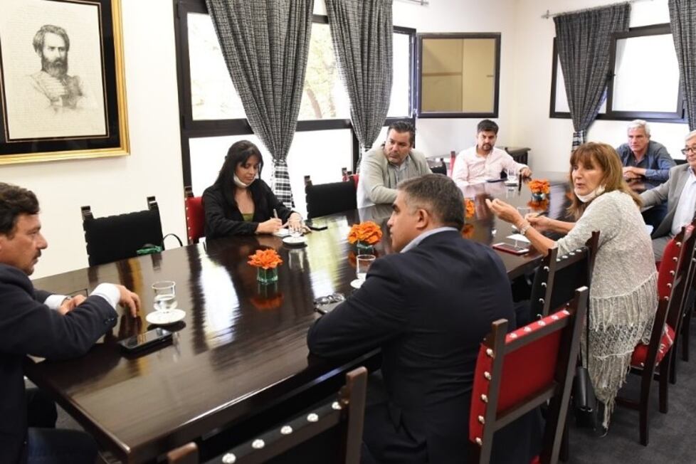 Diputados nacionales con el gobernador