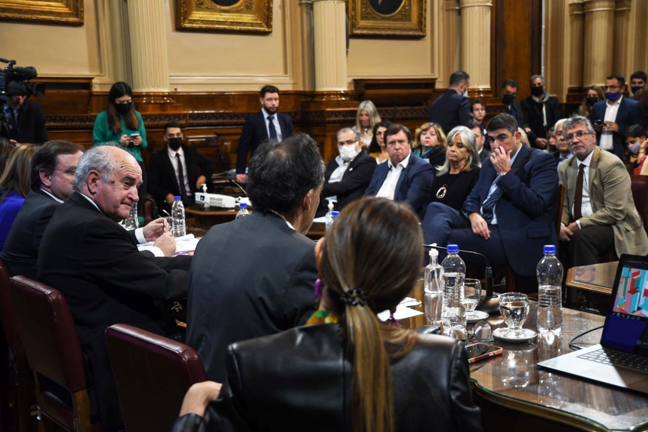 El debate continuará el miércoles viene, para cuando el FdT tiene la intención de invitar a alguno de los jueces de la Corte.