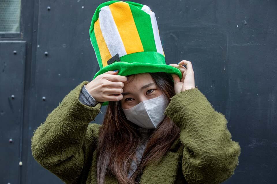 Archivo: foto tomada en la cercanías de un bar en Dublín, el 17 de marzo pasado, durante los festejos de San Patricio.