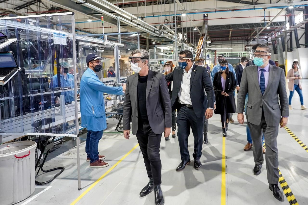 El ministro Kulfas durante una de sus últimas visitas a una planta industrial en Tierra del Fuego.